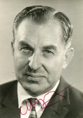 Lot 517 - FAMOUS MEN & WOMEN