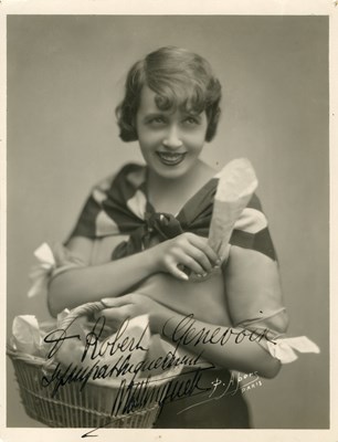 Lot 5 - MISTINGUETT: (1873-1956)