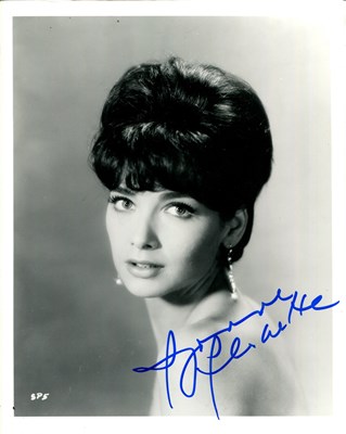 Lot 104 - ACTRESSES: (x11)