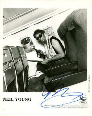 Lot 553 - YOUNG NEIL: (1945- )
