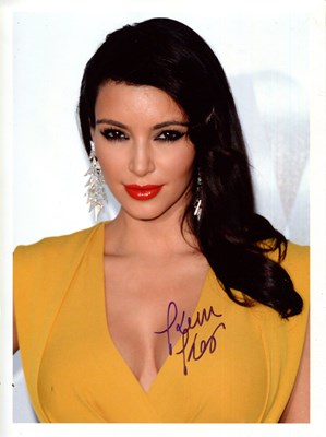 Lot 665 - KARDASHIAN KIM: (1980- )
