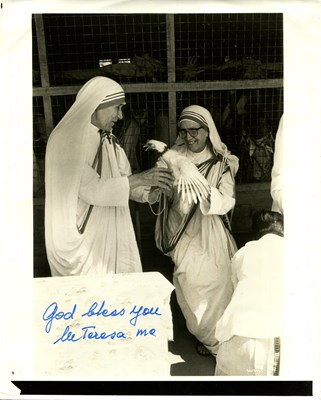 Lot 1186 - TERESA MOTHER: (1910-1997)
