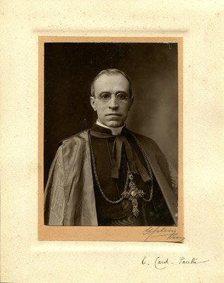 Lot 1250 - PIUS XII: (1876-1958)