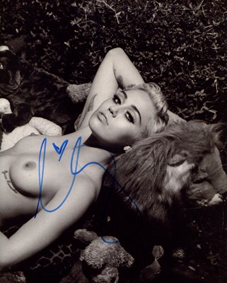 Lot 546 - CYRUS MILEY: (1992- )