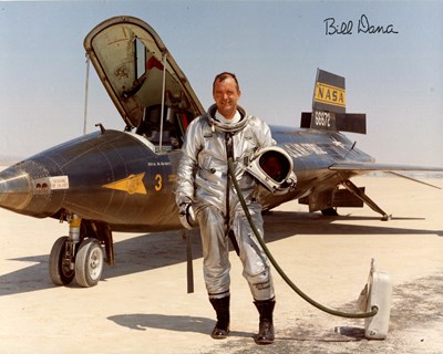 Lot 1404 - TEST PILOTS: (x11)